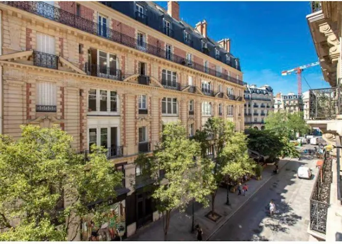 Coeur De Montorgueil Angle Tiquetonne Ensoleille Paris